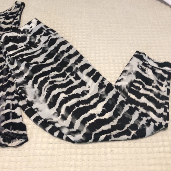 Guess boyfriend tank top & pants. - Picture 4 of 5